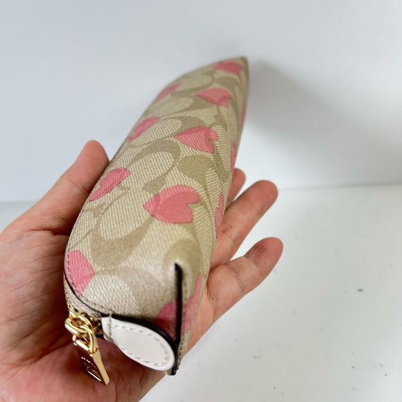 Coach Pencil Case In Signature Canvas With Heart Print NWT - Picture 3 of 5